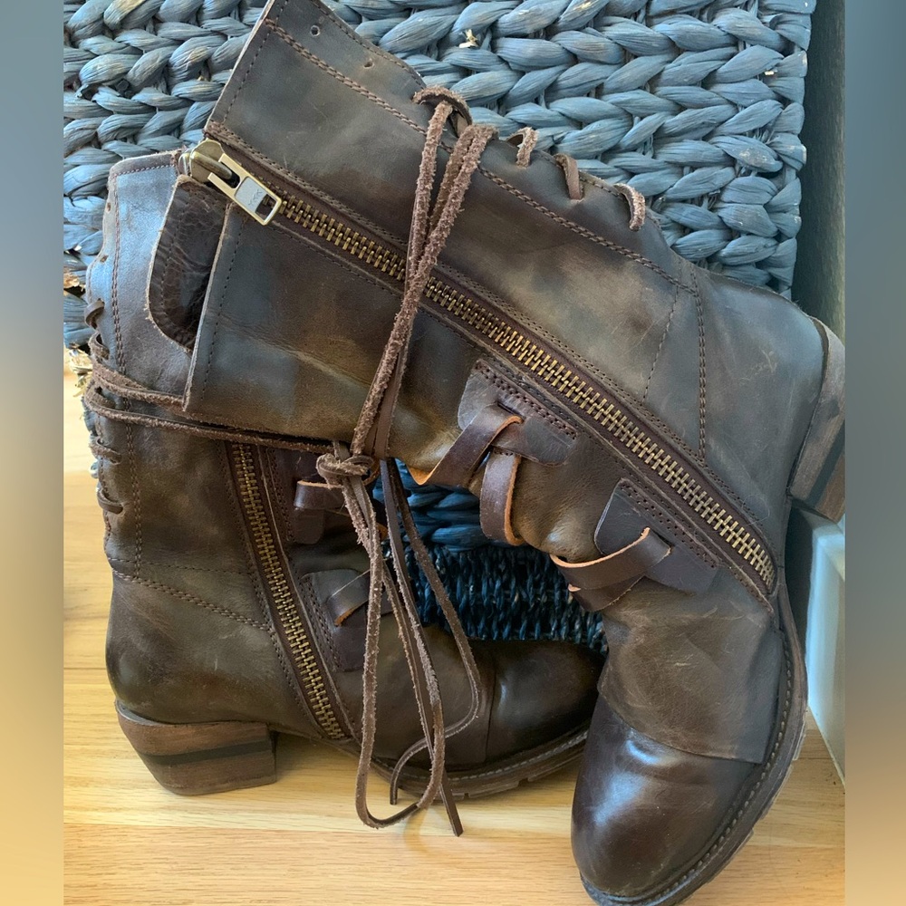 Freebird by Steven Brown boots Lace-Up back, buckles, with Distressed Leather